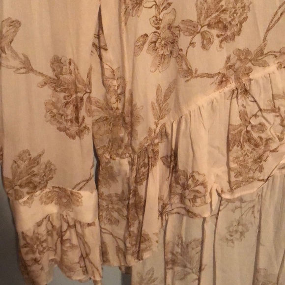 Lauren Conrad high low button down long sleeve top - Picture 4 of 5